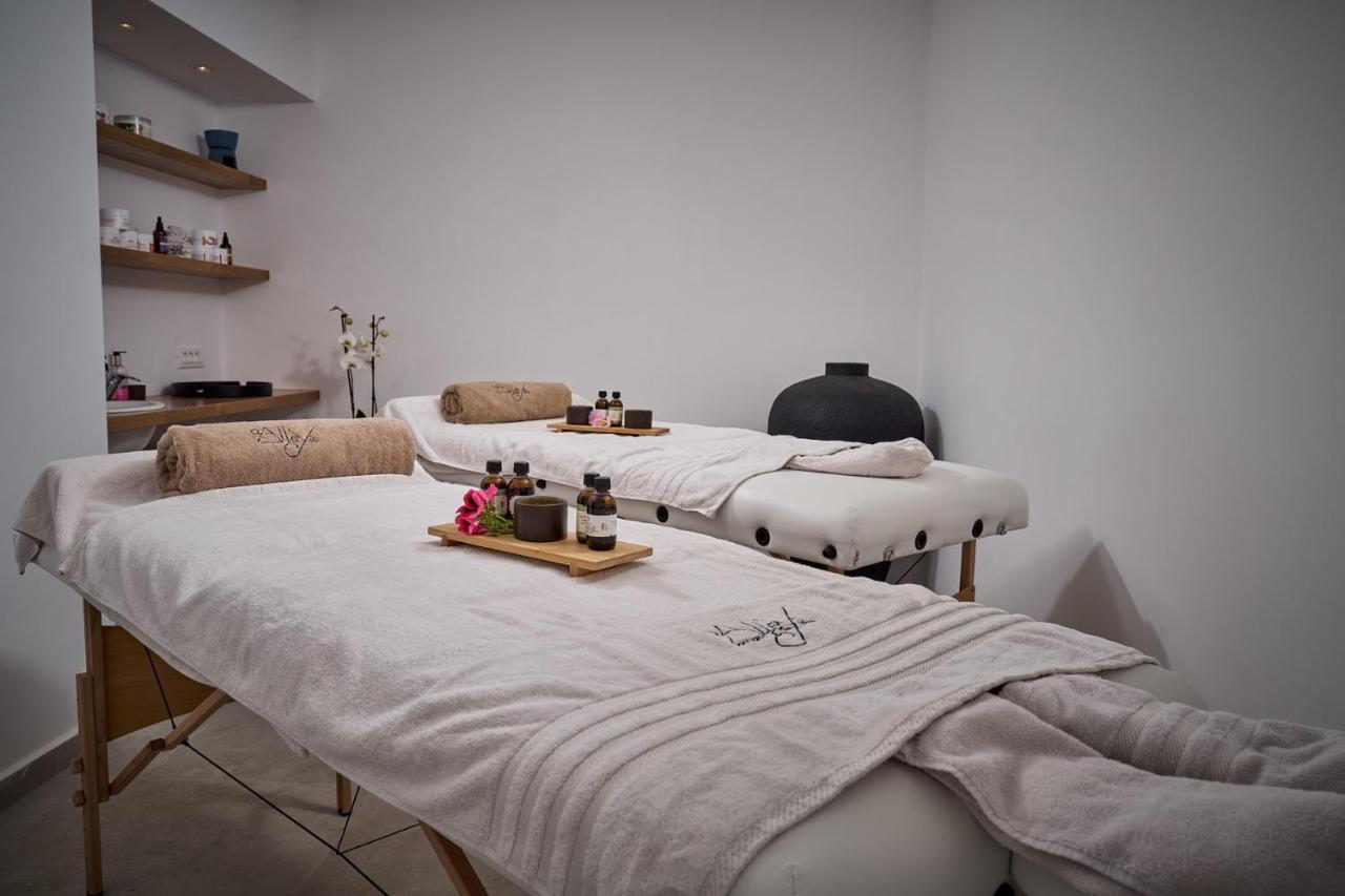 Alleys All-Suite Hotel & Spa Pýrgos Екстериор снимка