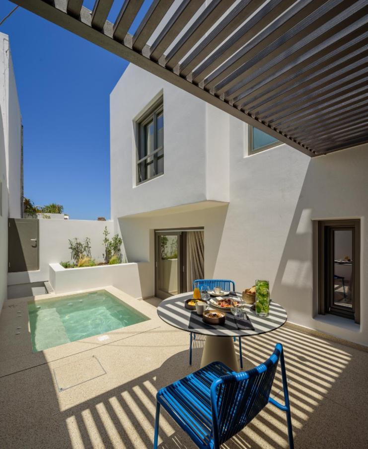 Alleys All-Suite Hotel & Spa Pýrgos Екстериор снимка