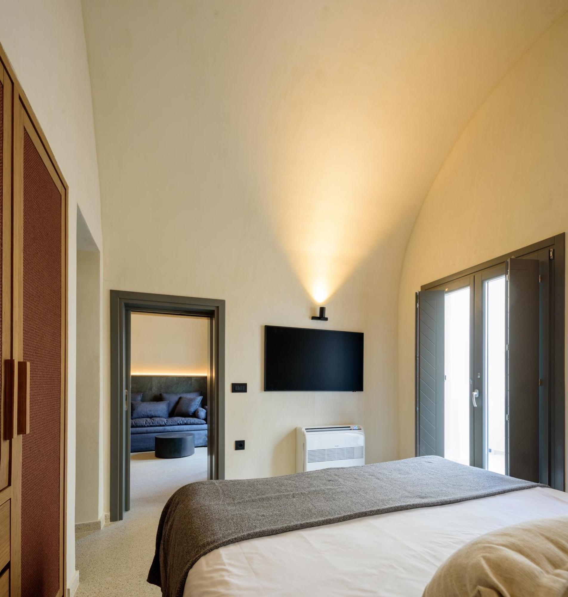 Alleys All-Suite Hotel & Spa Pýrgos Екстериор снимка